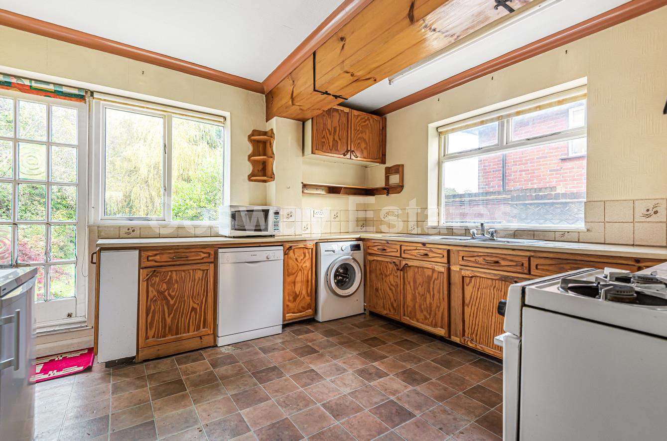 Lawrence Gardens, Mill Hill